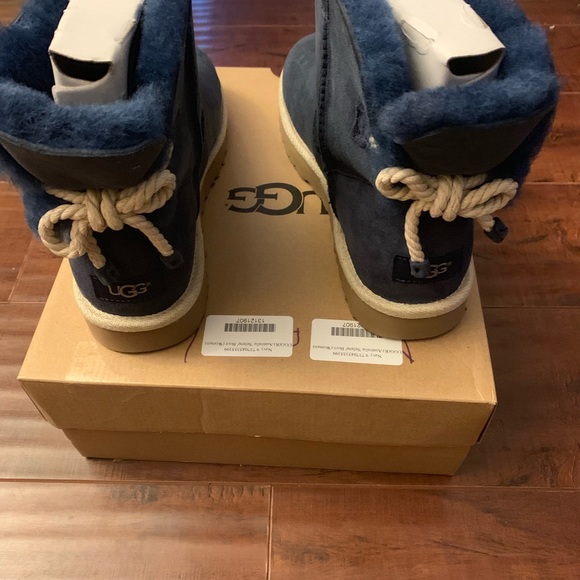 Uggs size 11 - Picture 6 of 8